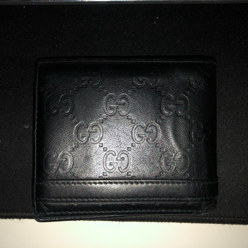 Gucci Embossed Wallet - Picture 2 of 2